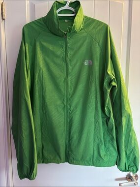 The North Face Men's Lightweight Full-Zip Shirt Jacket in Bright Green
